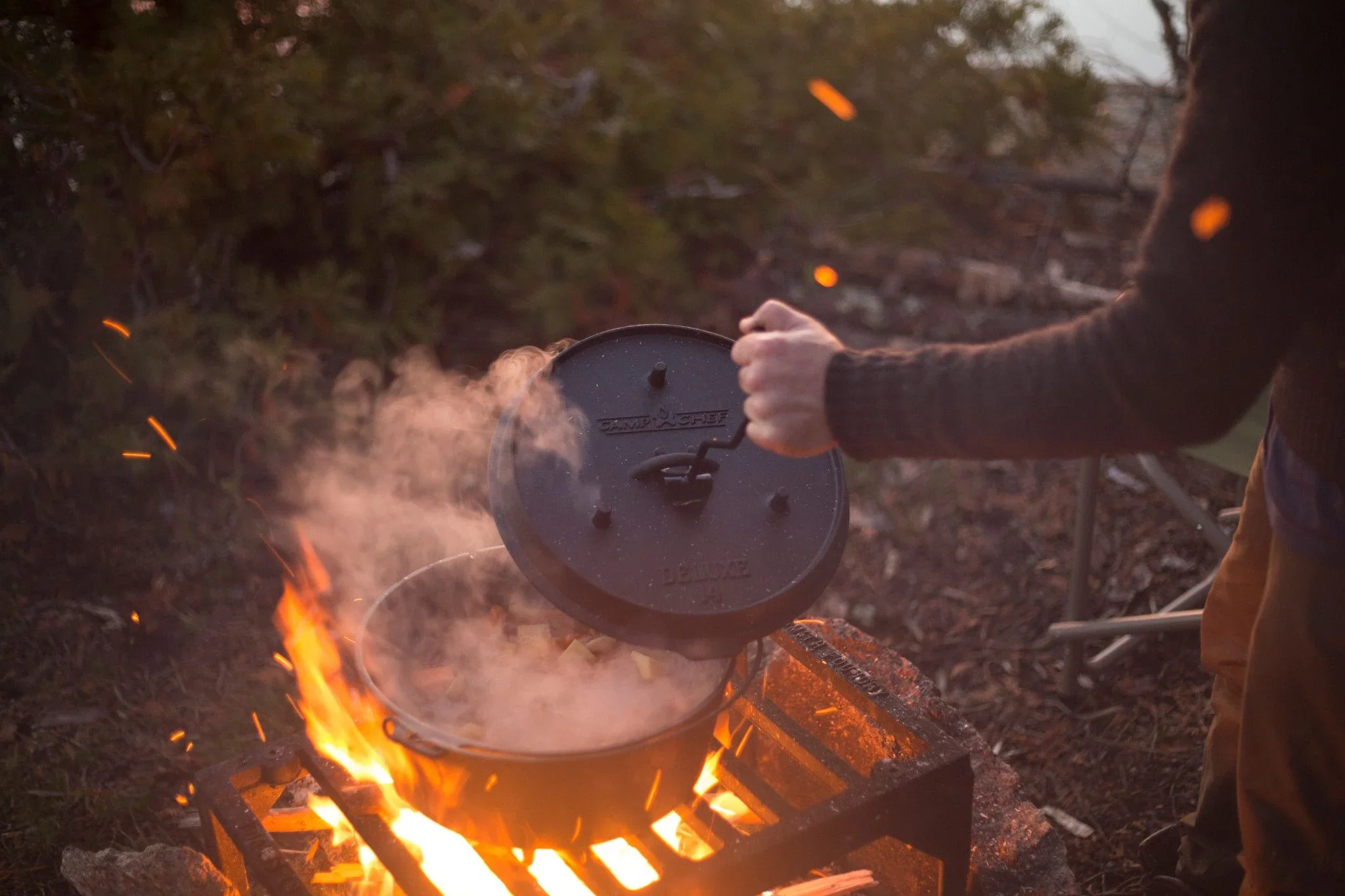 CAMP CHEF Deluxe Dutch Oven - Image 2